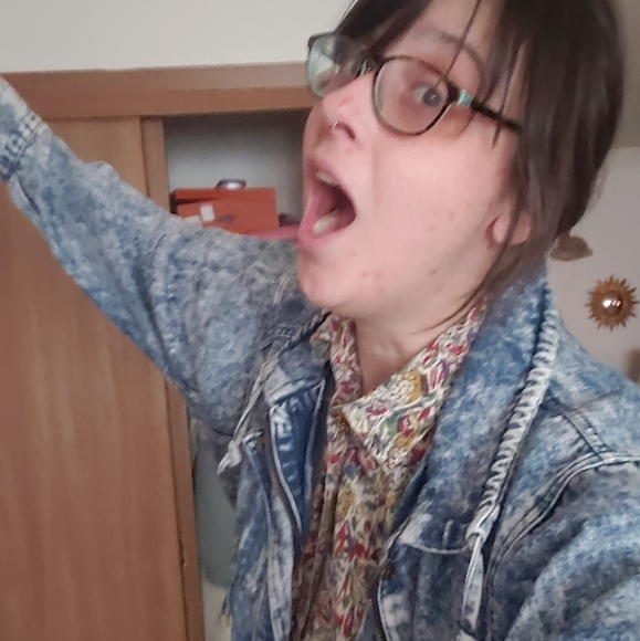 GiRLS LiKE CATS AND MONEY - Picture 2 of 3